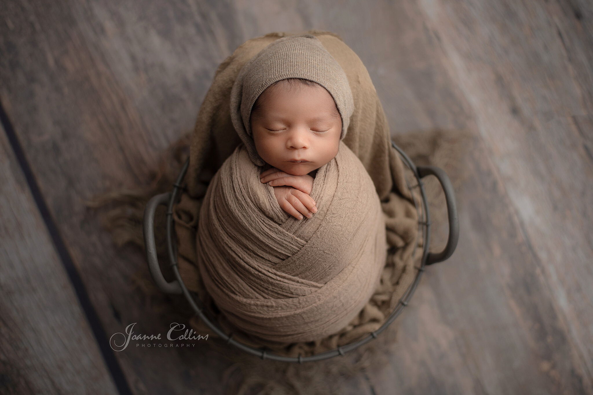newborn twins photographer rochester kent baby boy and girl