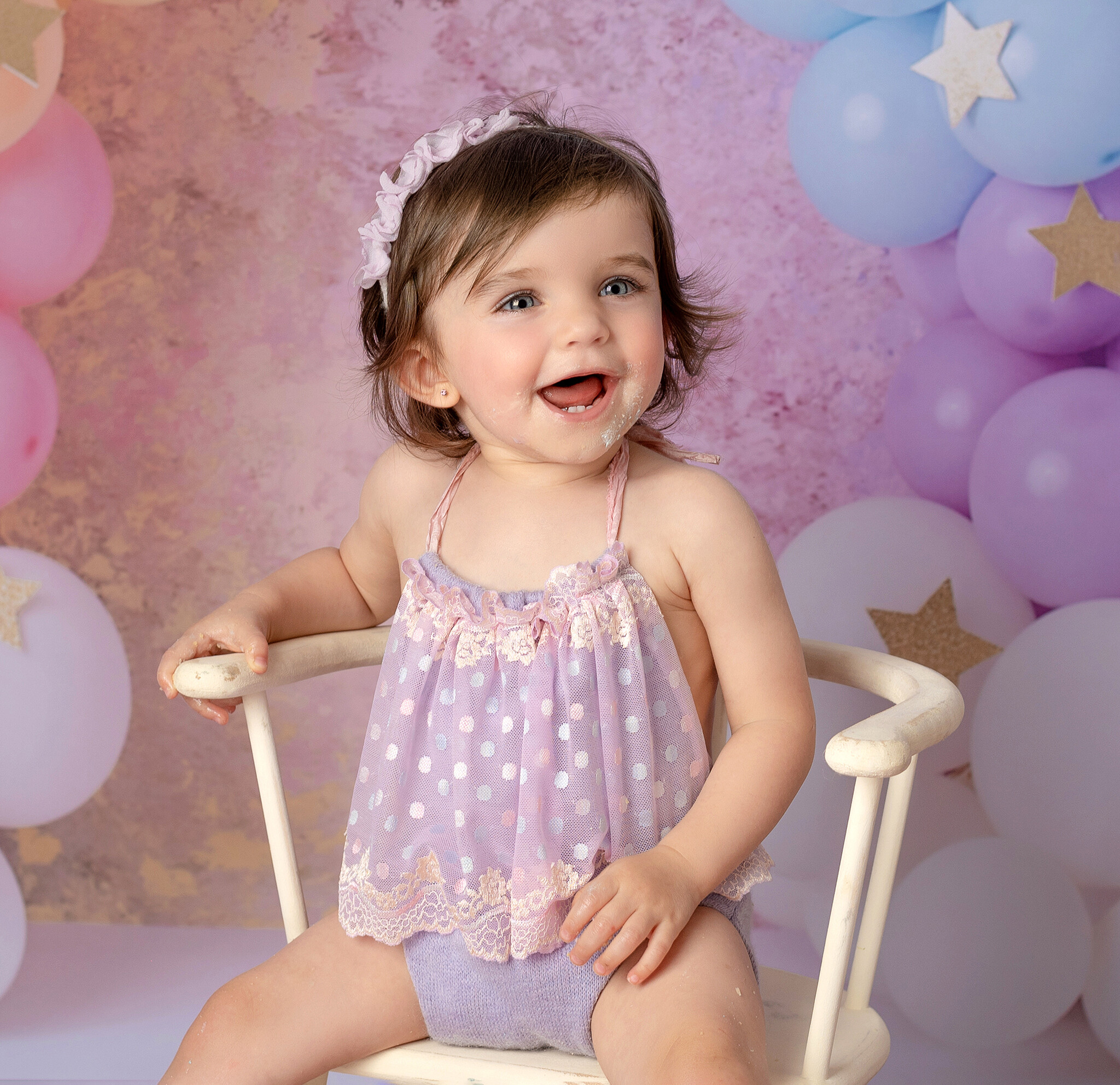 cake smash photographer sittingbourne kent girls first birthday photoshoot