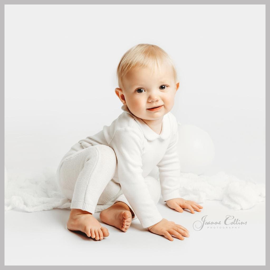siblings studio photoshoot sittingbourne all in white 2 boys