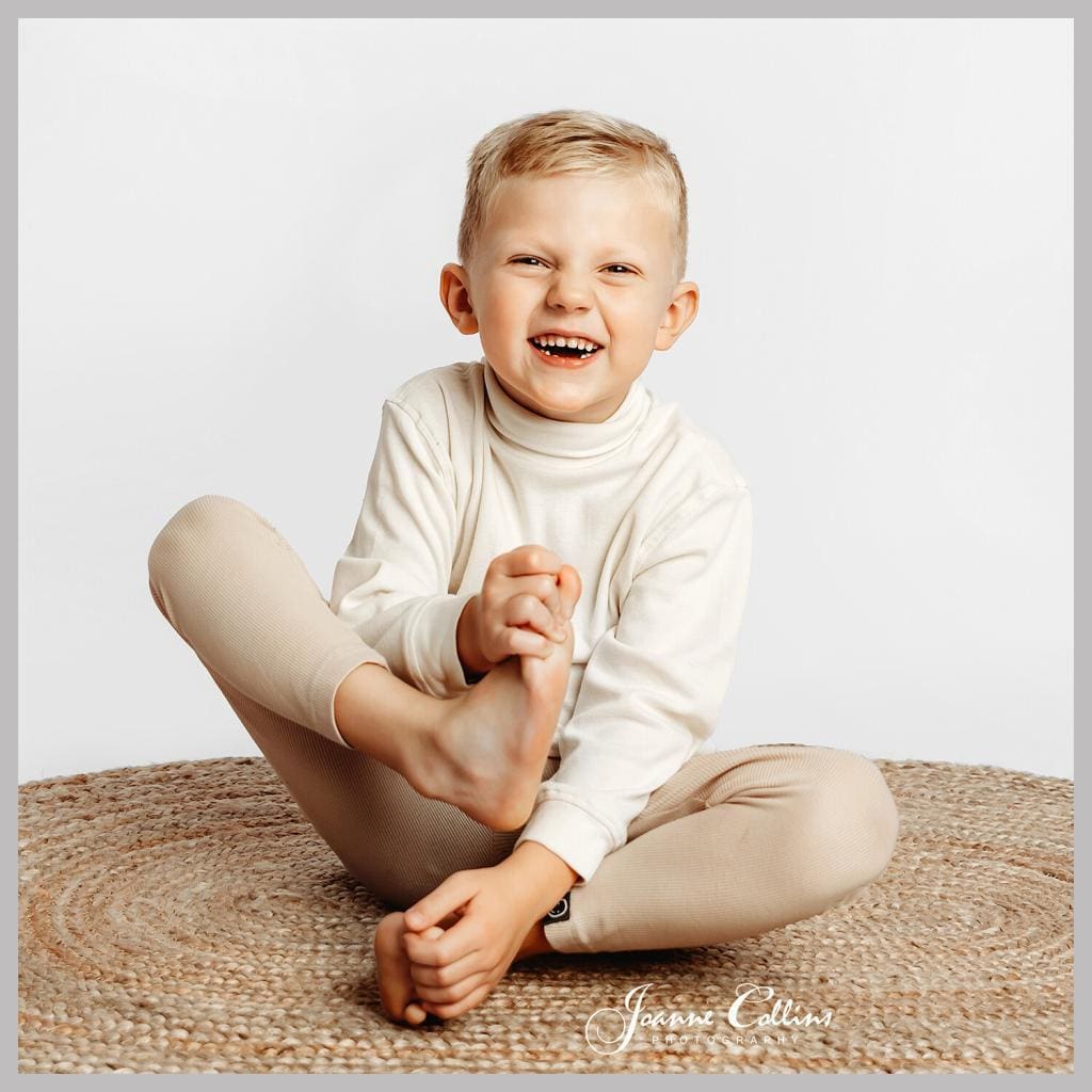 siblings studio photoshoot sittingbourne all in white 2 boys